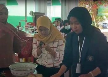 Remaja Sidobandung Antusias Pelajari UU ITE dan Hidroponik bersama Mahasiswa MMD UB